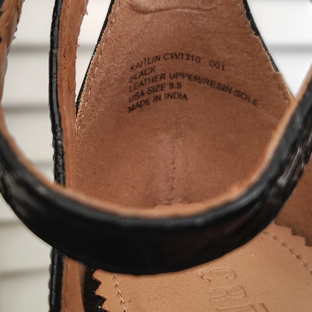 NWT Crevo Black Croc-Embossed Strappy Block Heel Sandals Size 9.5 - Picture 11 of 15